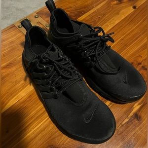 Nike Air Presto Triple Black women’s size 9